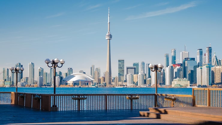 city waterfront against blue sky 1048944 12484166